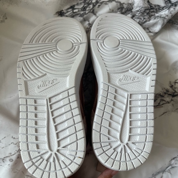 BRAND NEW! NIKE JORDAN FADEAWAY ROSE GOLD - Picture 3 of 3